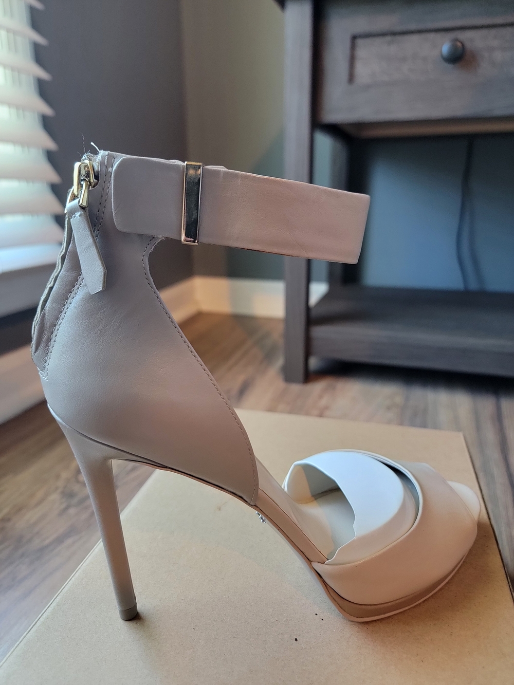 Kenneth Cole New Leather Nude Ankle-Strap Stiletto Sandals 9.5